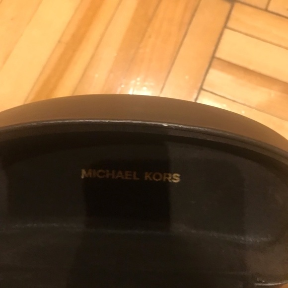 Michael kors sunglasses case​​​​​​​​ - Picture 5 of 5